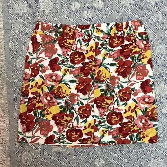 LOFT Dresses & Skirts - 3/$15 Floral Mini Skirt Size 4